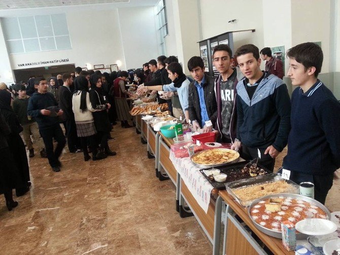 Öğrencilerden Anlamlı Kermes