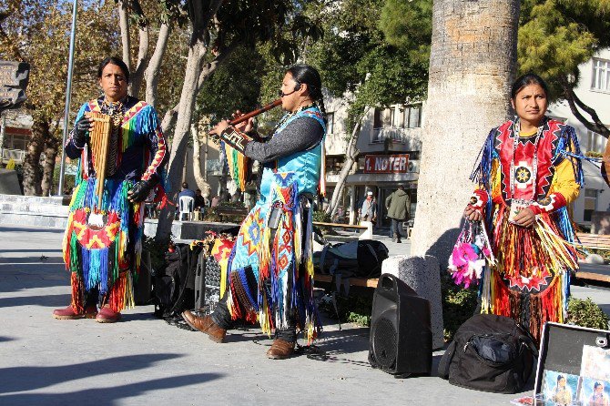 Söke’de Kızılderili Dansı