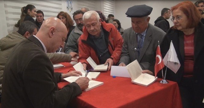 Orhan Kemal’in Oğlu Efeler’deki Edebiyat Tutkunlarına Babasını Anlattı