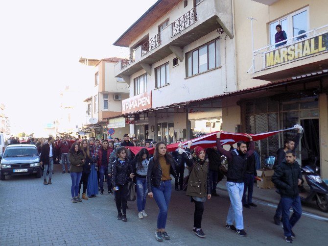 Karacasu’da Yüksekokul Öğrencileri Şehitleri Andı