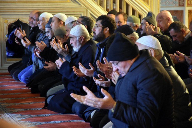 Beşiktaş Şehitleri İçin Sinanpaşa Camii’nde Mevlit Okutuldu