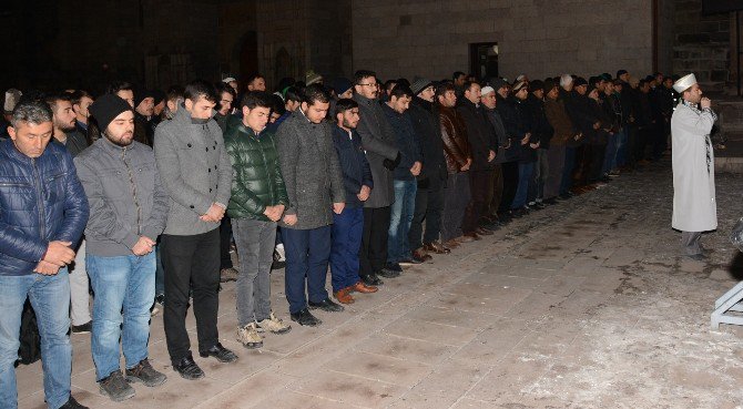 Aksaray’da Şehitler İçin Gıyabi Cenaze Namazı Kılındı