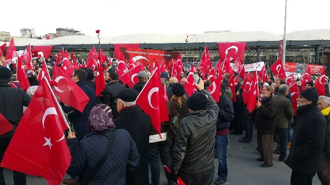 Kayserililer, Şehitler Tepesi’nde Terörü Protesto Etti