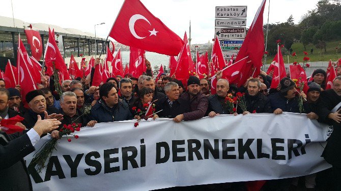 Kayserililer, Şehitler Tepesi’nde Terörü Protesto Etti