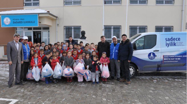 Deniz Feneri Derneği’ndan Bot Ve Giyecek Yardımı