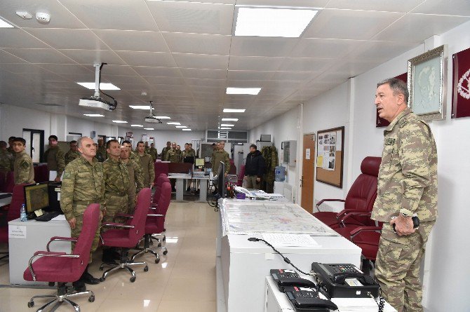 Genelkurmay Başkanı Akar, Elbeyli İlçesindeki Sınır Birliklerini Denetledi