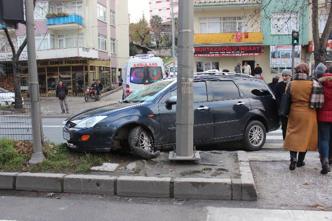 Kocaeli’de Trafik Kazası: 3 Kişi Yaralandı