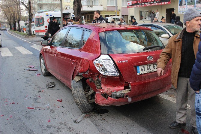 Kocaeli’de Trafik Kazası: 3 Kişi Yaralandı