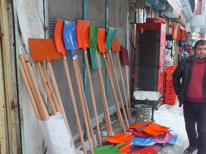 Malazgirt İlçesinde Kar Manzaraları