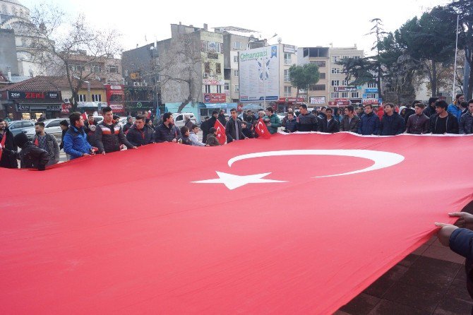 Binlerce Kişi Şehitler İçin Toplandı