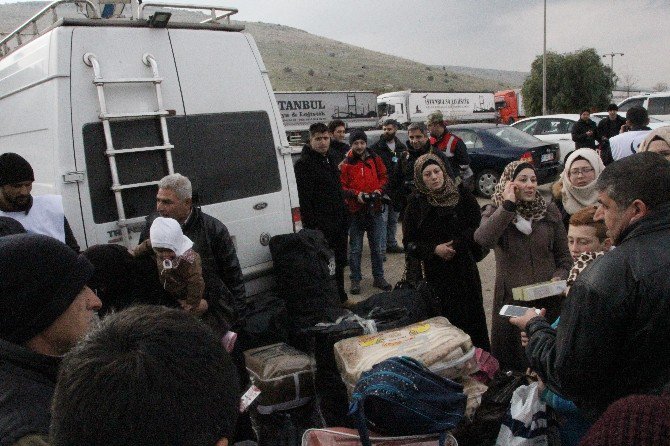 Halep’ten Tahliye Edilen Suriyeliler, Saldırıların İdlib’e Yöneleceğinden Endişeli