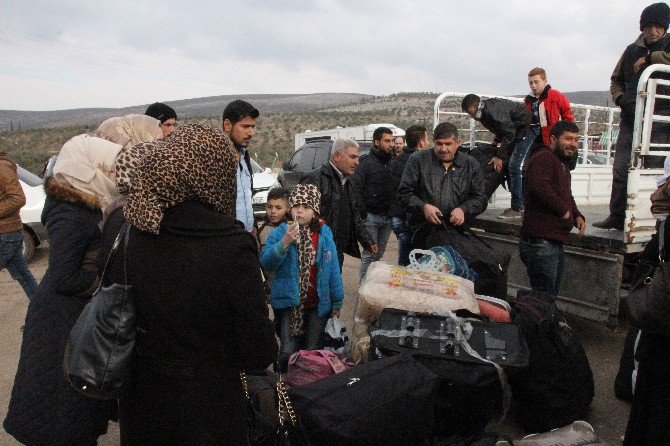 Halep’ten Tahliye Edilen Suriyeliler, Saldırıların İdlib’e Yöneleceğinden Endişeli