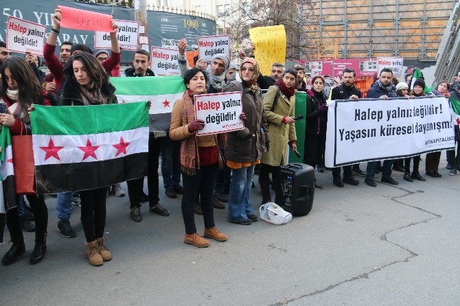 Antikapitalistlerden Galatasaray Meydanı’nda Halep Protestosu