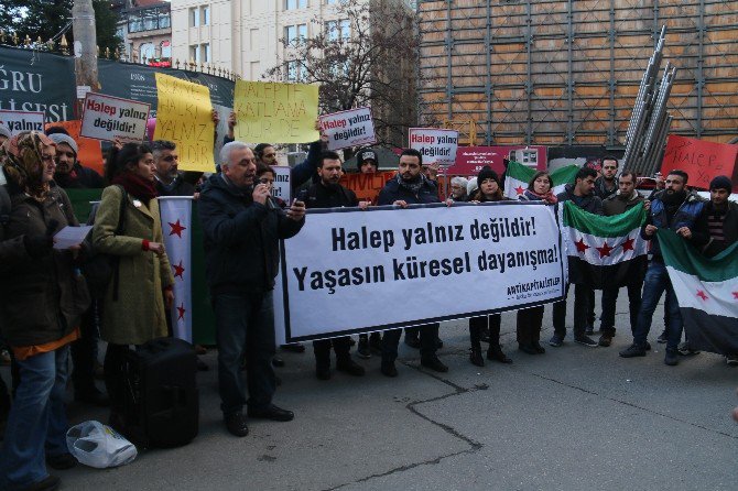 Antikapitalistlerden Galatasaray Meydanı’nda Halep Protestosu