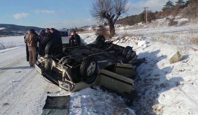 Tavşanlı’da Trafik Kazası: 3 Yaralı