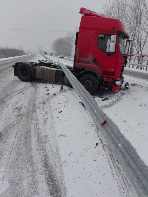 Tokat’ta Kar Yağışı Ve Buzlanma Kazalara Neden Oldu