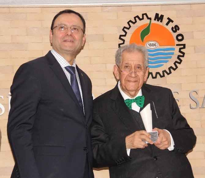‘Edebiyatın Cumhurbaşkanı’ Doğan Hızlan’a Mersin Kenti Edebiyat Ödülü