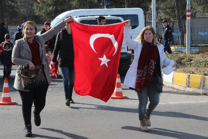 Diyarbakır Teröre Karşı Tek Yumruk Oldu