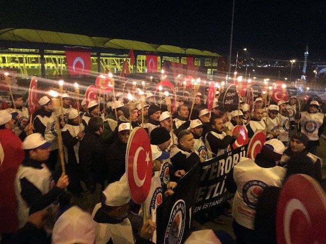 Eğitim Bir Sen Üyelerinden Şehitler Tepesi’ne Meşaleli Yürüyüş