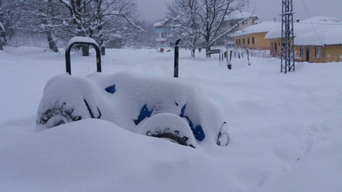 İnebolu’da Ve Cide’de Etkili Olan Kar Yağışı Hayatı Durdurdu