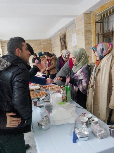 Öğrencilerinden Halep’e Yardım Kermesi