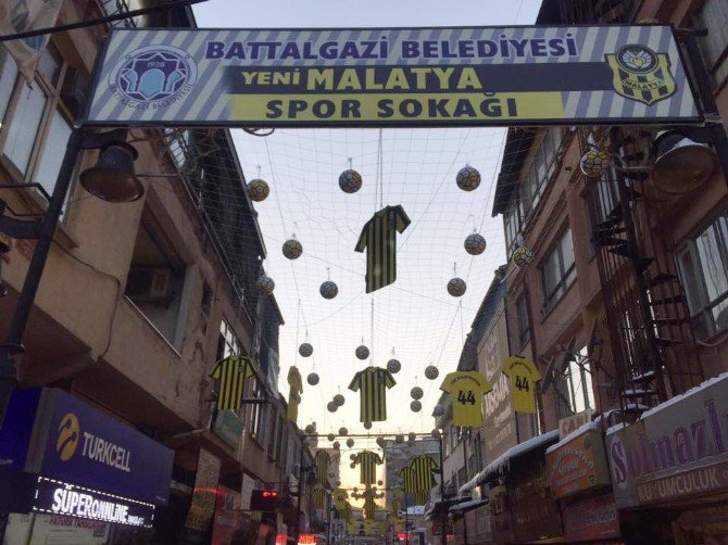 Battalgazi Belediyesi’nden ‘Yeni Malatyaspor Sokağı’ Uygulaması