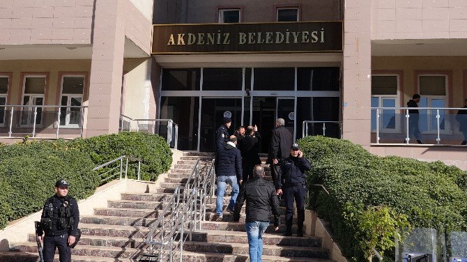 Mersin’de Hdp’li Akdeniz Belediyesi’ne Kayyum Atandı