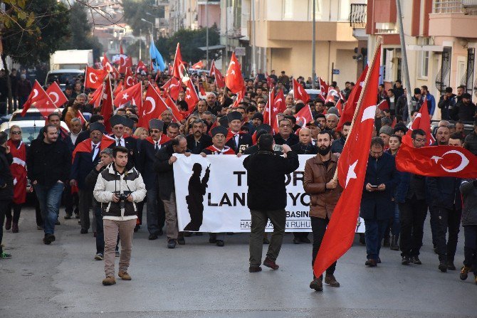 Gazeteciler ’Hasan Tahsin Ruhu’ Sloganıyla Teröre Lanet Yürüyüşü Düzenledi