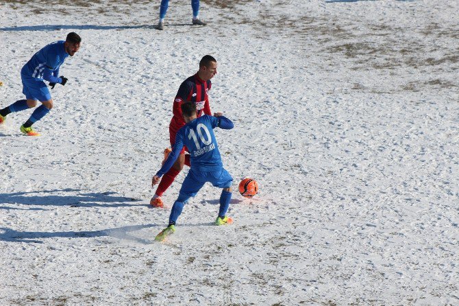 Niğde Belediyespor Evinde Sarıyerspor’e Direnemedi