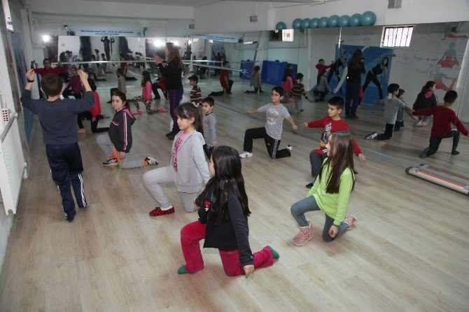 Odunpazarı’ndan Çocuklara Halk Oyunları Kursu