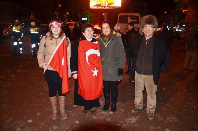 Sapanca’da Teröre Tepki Yürüyüşü Gerçekleşti