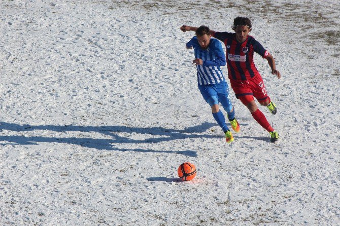 Niğde Belediyespor Evinde Sarıyerspor’e Direnemedi