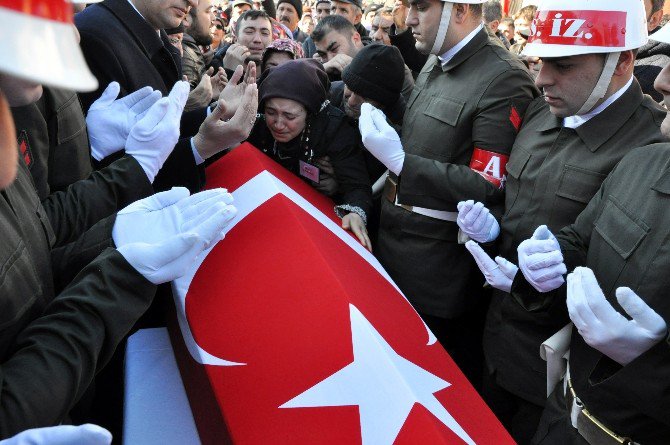 Afyonkarahisar Şehidini Son Yolculuğuna Uğurladı