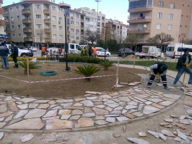 Kuşlubahçe Meydan Parkında Çalışmalar Devam Ediyor