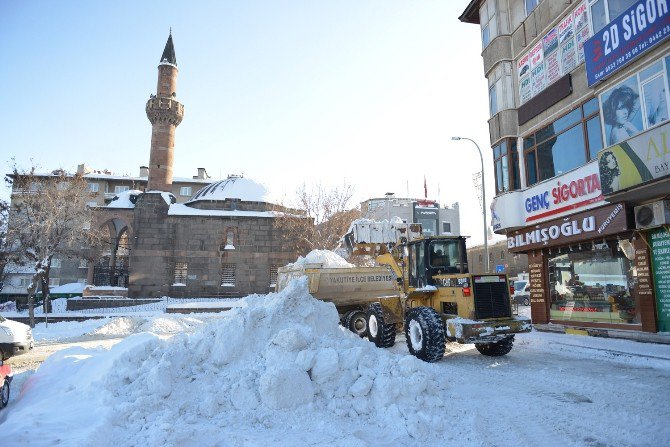 Yakutiye Belediyesi Karla Mücadeleye Devam Ediyor