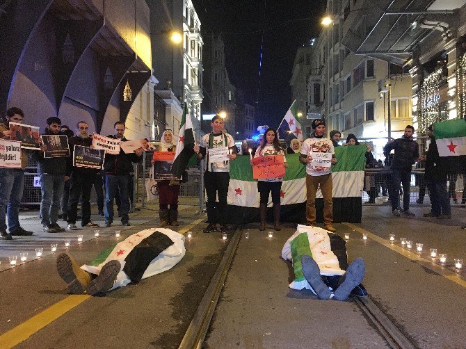 Rusya’nın İstanbul Başkonsolosluğunda ’Sessiz’ Protesto