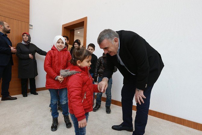 Başkan Toçoğlu Sığınmacı Öğrencilerle Bir Araya Geldi