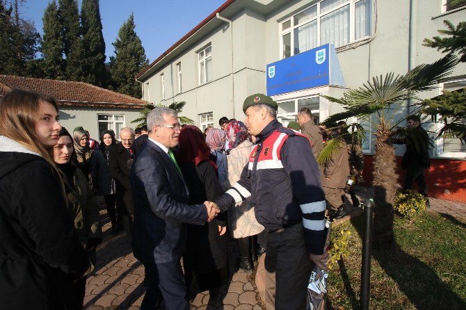 Başkan Akcan Ve Öğrencilerden Jandarmaya Taziye Ziyareti