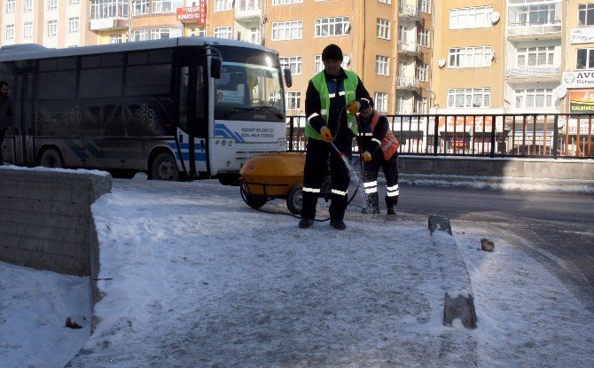 Yozgat Belediyesi’nden Buzlanmaya Solüsyonlu Çözüm