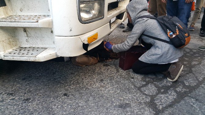 Genç Kadın, Hafriyat Kamyonunun Altında Kaldı