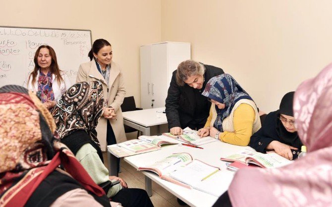 Beyoğlu Semt Konaklarında Ücretsiz Okuma- Yazma Kursları