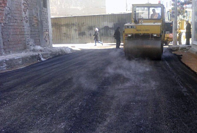 Bornova’da Yol Çalışmaları Aralıksız Sürüyor