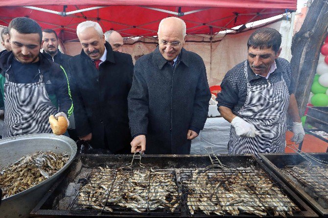 Yenimahalle’de 1,5 Ton Hamsi Dağıtıldı