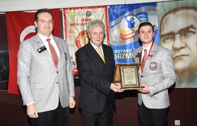 Rotaractlardan Başkan Yorgancılar’a Hizmet Ödülü