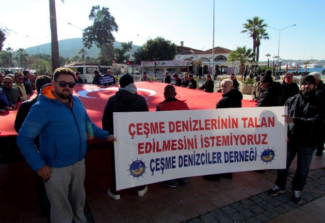 Çeşmeli Denizci Ve Balıkçılar Deniz Patlıcanının Avlanmasına Karşı