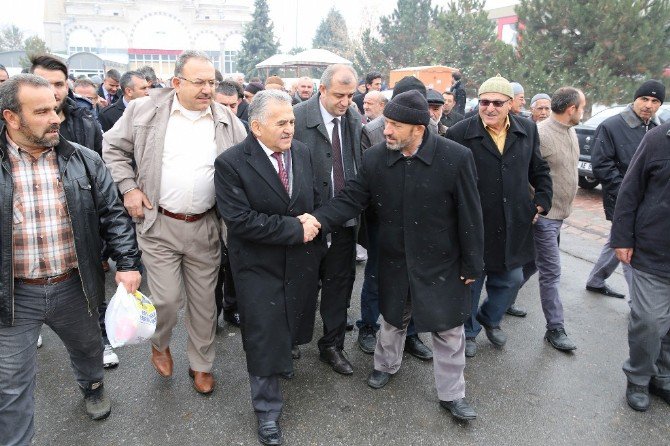 Başkan Büyükkılıç Tınaztepe Halkına 2017 Yatırımlarını Anlattı