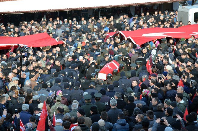 Şehidin Annesi: “O Gün Seni Rüyamda Gördüm Oğlum”