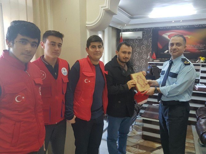 Kulalı Gençler Polisinin Yanında