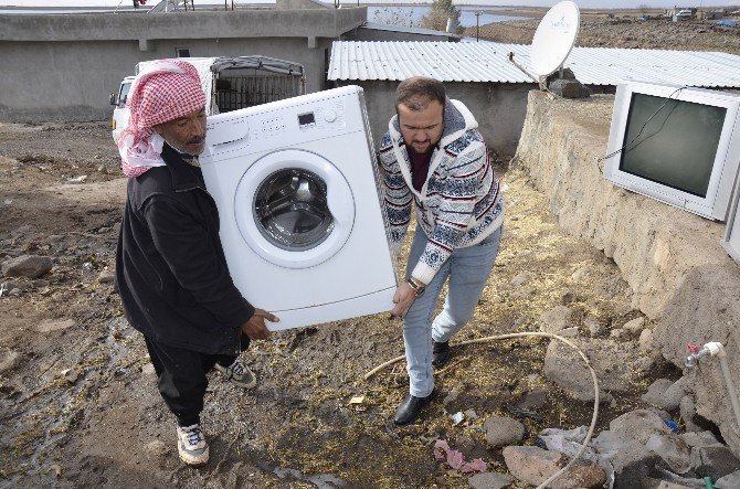 Yardımsever Öğretmenler Suriyeli Aileye Sahip Çıktı