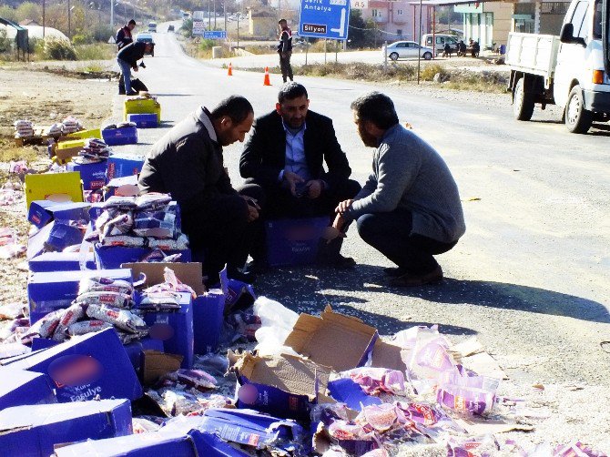 Ters Dönen Tırdan Burnu Bile Kanamadan Çıktı